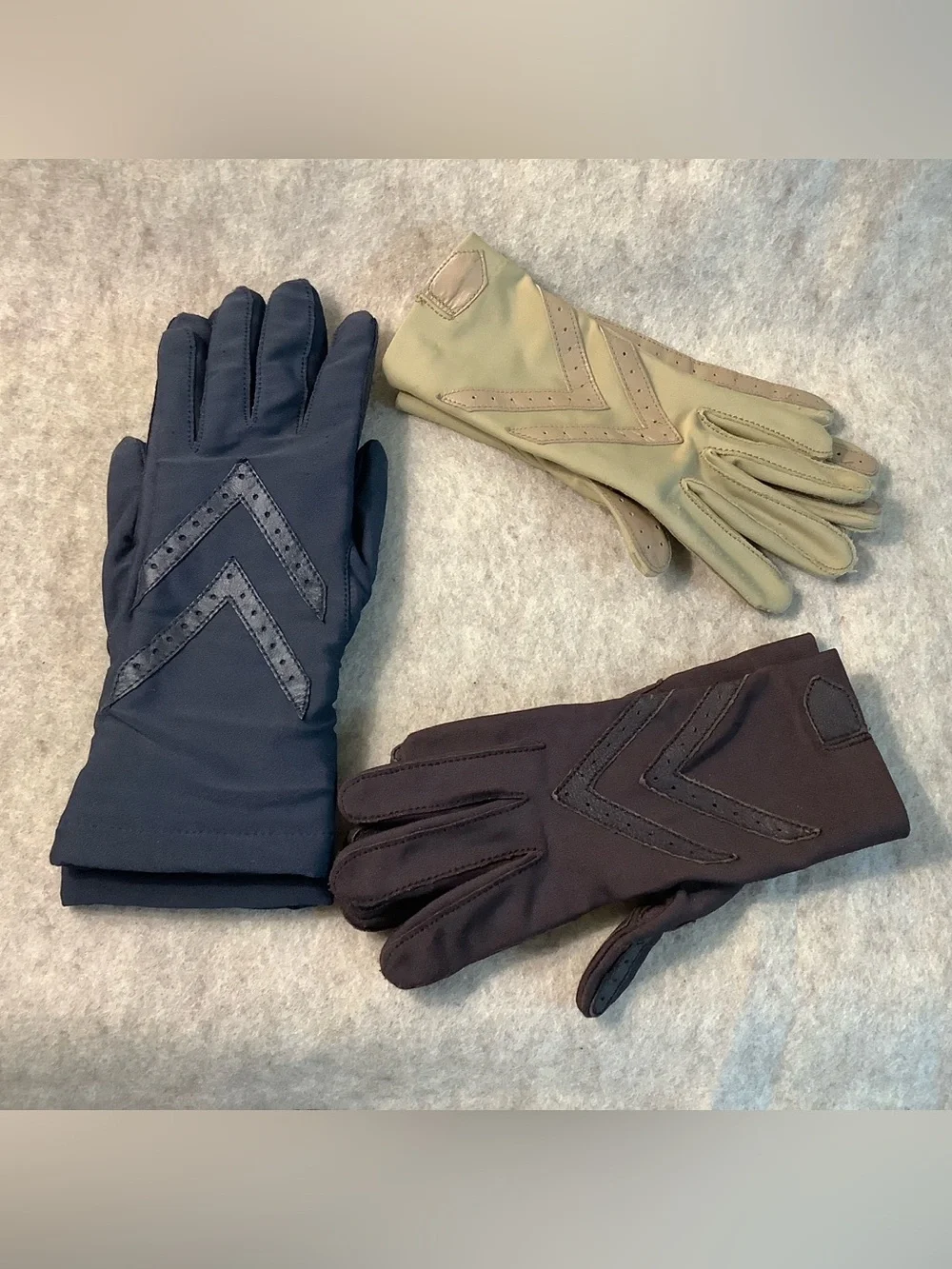 3 pair Vintage Isotoner women’s sized SMALL driving gloves